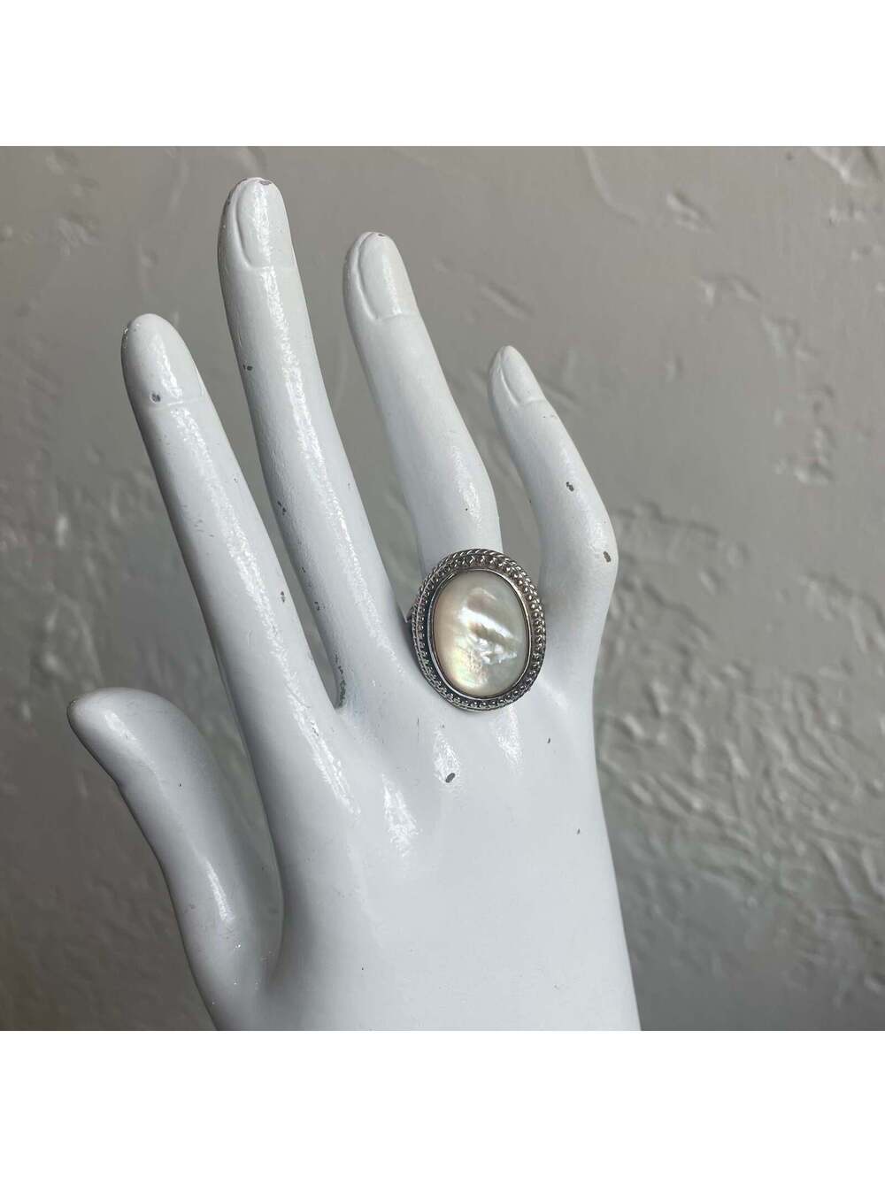 White Shell Silver Tone Ring Size 9